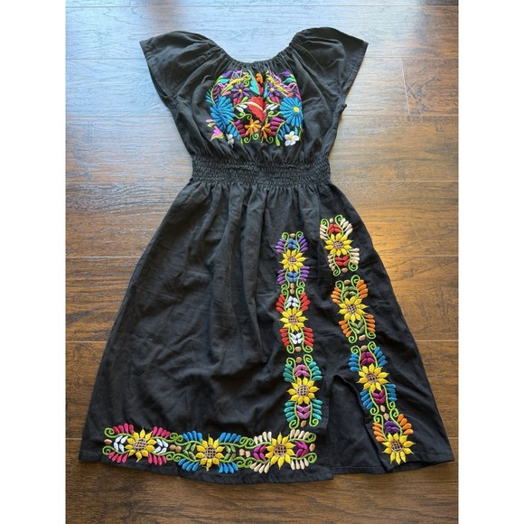 The Unbranded Brand Dresses & Skirts - Vintage Mexican Embroidered Dress Womens Medium Black Floral Peasant Boho Hippie